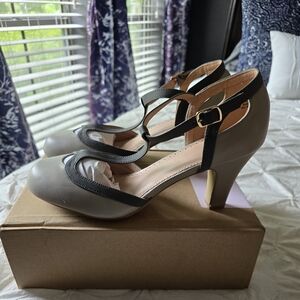 Journee Collection Olina Pumps